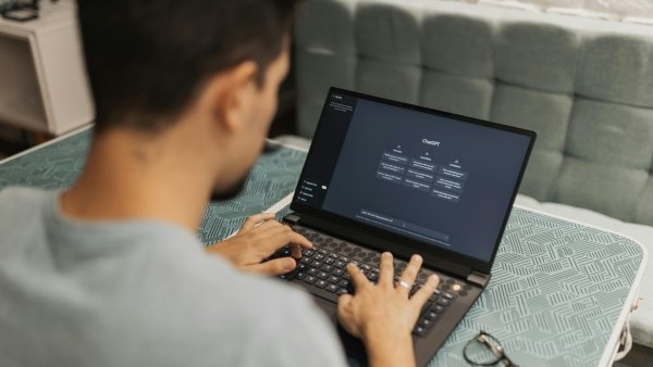 AI marketing tools in 2025 – digital toolbox or dashboard with popular AI app icons
